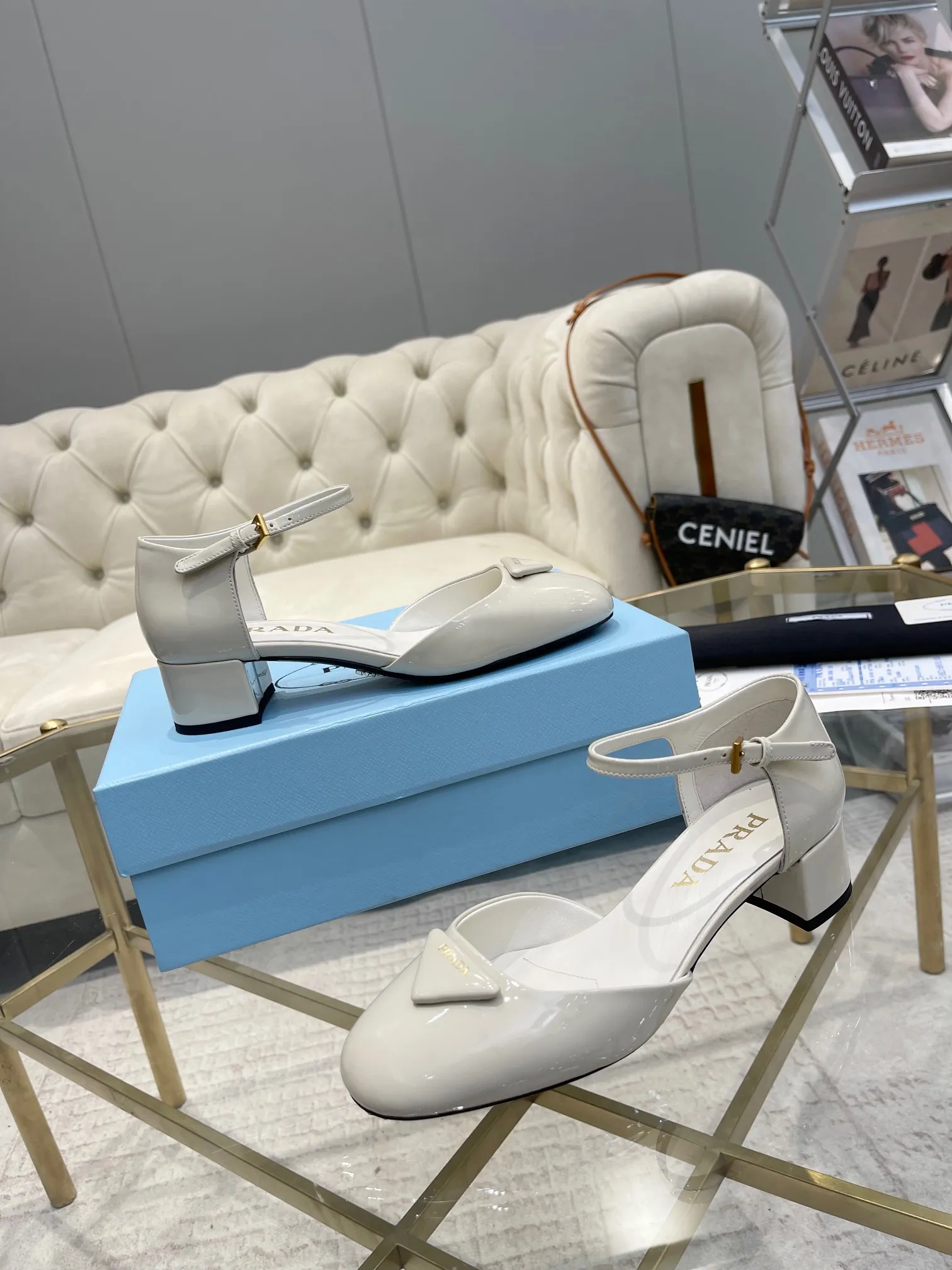 👟👟Ex-factory price 560👟👟 (imitation leather bottom-20) PRADA 👉Ready stock👈Remove the original plate and make a 1:1 replica‼ ️The highest version 👌2024Prada early spring catwalk celebrity hot style 😘The latest spring style thick heel series (genuine leather sole) (simulated leather sole) goddess must-have super beautiful on the feet 👉The upper is made of imported cow patent leather, soft and textured, lining + foot pads, imported sheepskin lining, breathable and comfortable, reverse molded brand buckle, heel height 4.5M, size 35M-39M (34 40 4142 Custom-made (no returns or exchanges)